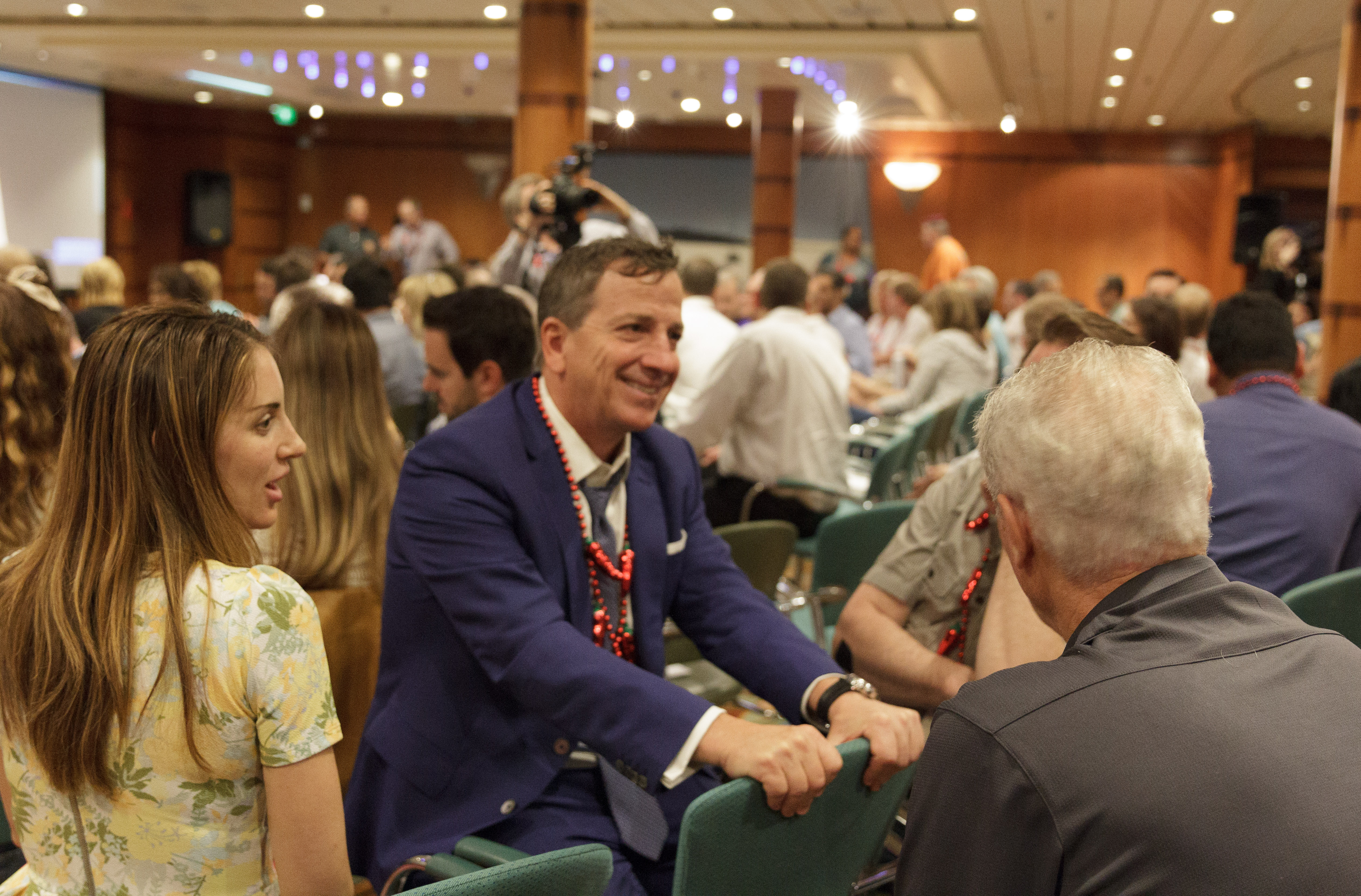 Rich Dad real estate advisor Ken McElroy talking with Summiteer